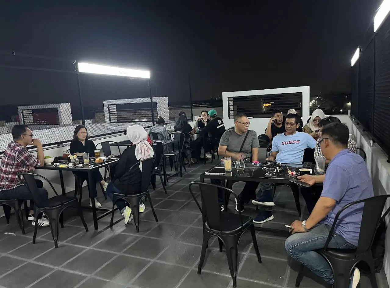 Atmosfer Late Night Hangout